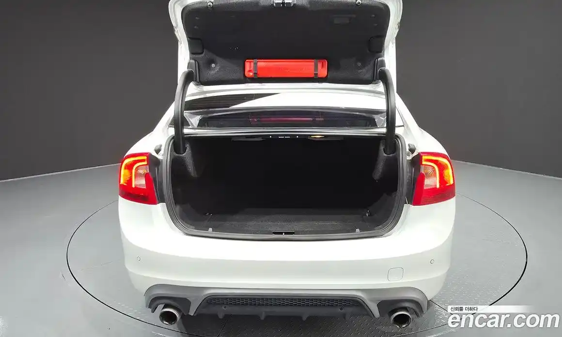 Volvo S60 2015 2.0 Автомат в Москве № 164594, фото 17