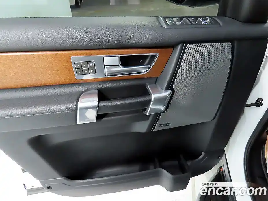 Land Rover Discovery 2016 3.0 Автомат в Москве № 166886, фото 14