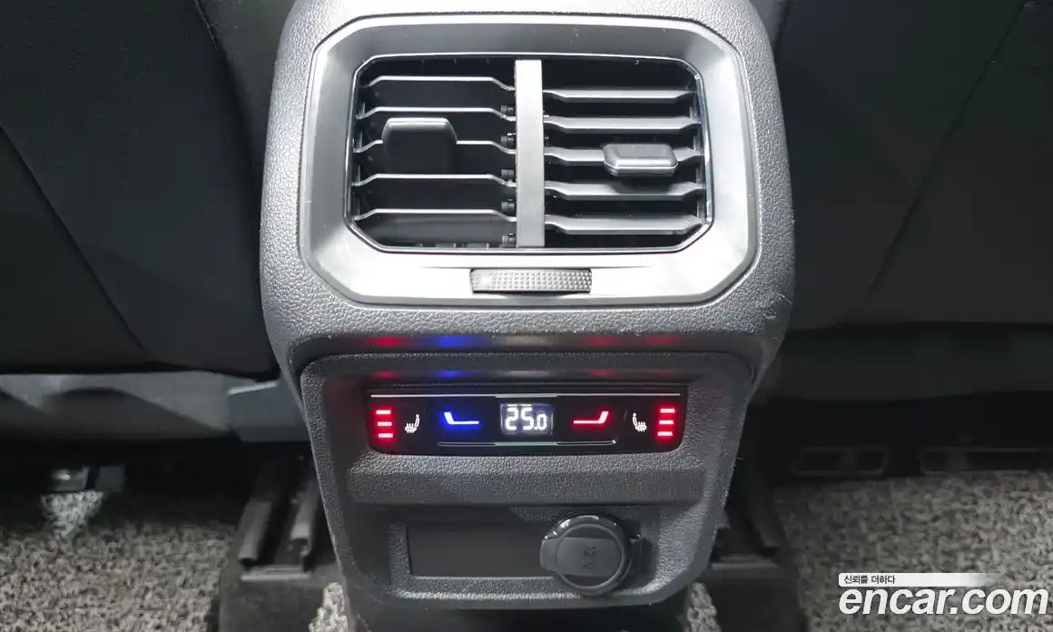 Volkswagen Tiguan 2023 2.0 Автомат в Москве № 168741, фото 18