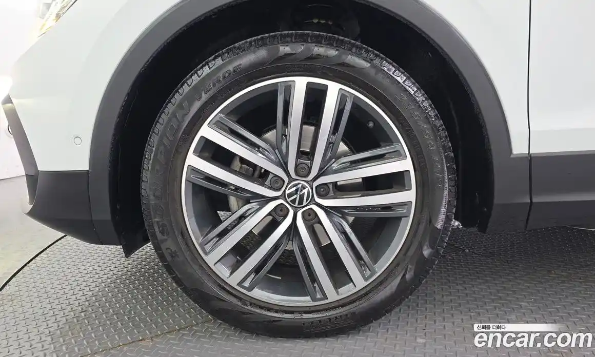 Volkswagen Tiguan 2023 2.0 Автомат в Москве № 168741, фото 5