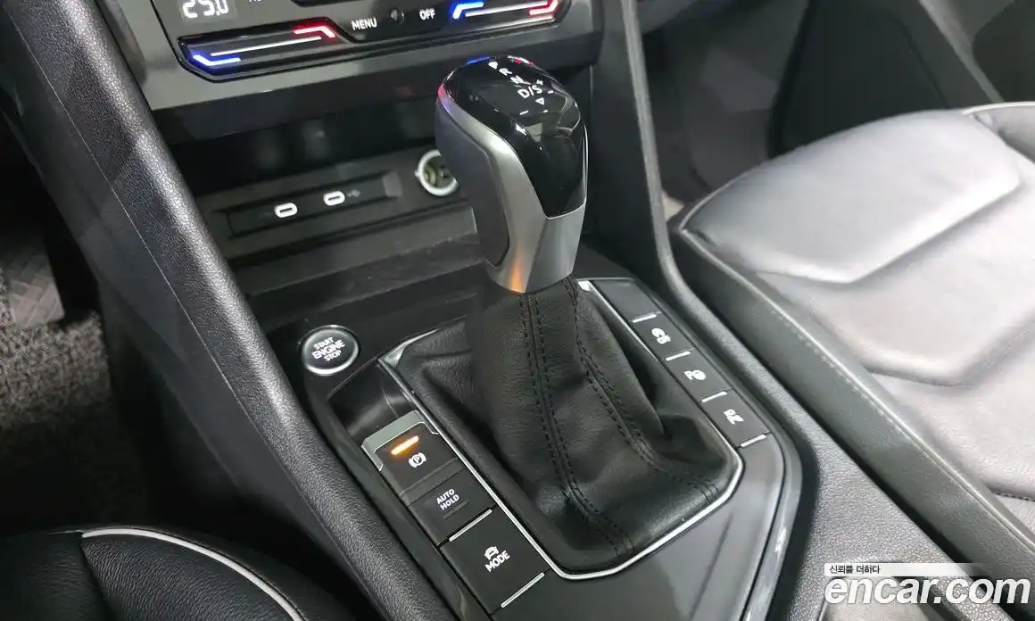 Volkswagen Tiguan 2023 2.0 Автомат в Москве № 168741, фото 9