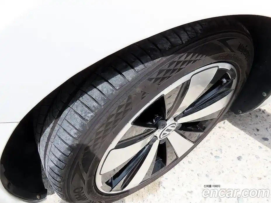 Volkswagen Beatle 2013 2.0 Автомат в Москве № 169267, фото 16