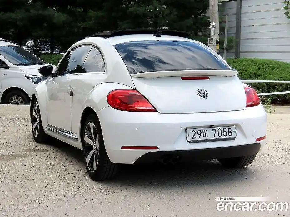 Volkswagen Beatle 2013 2.0 Автомат в Москве № 169267, фото 3
