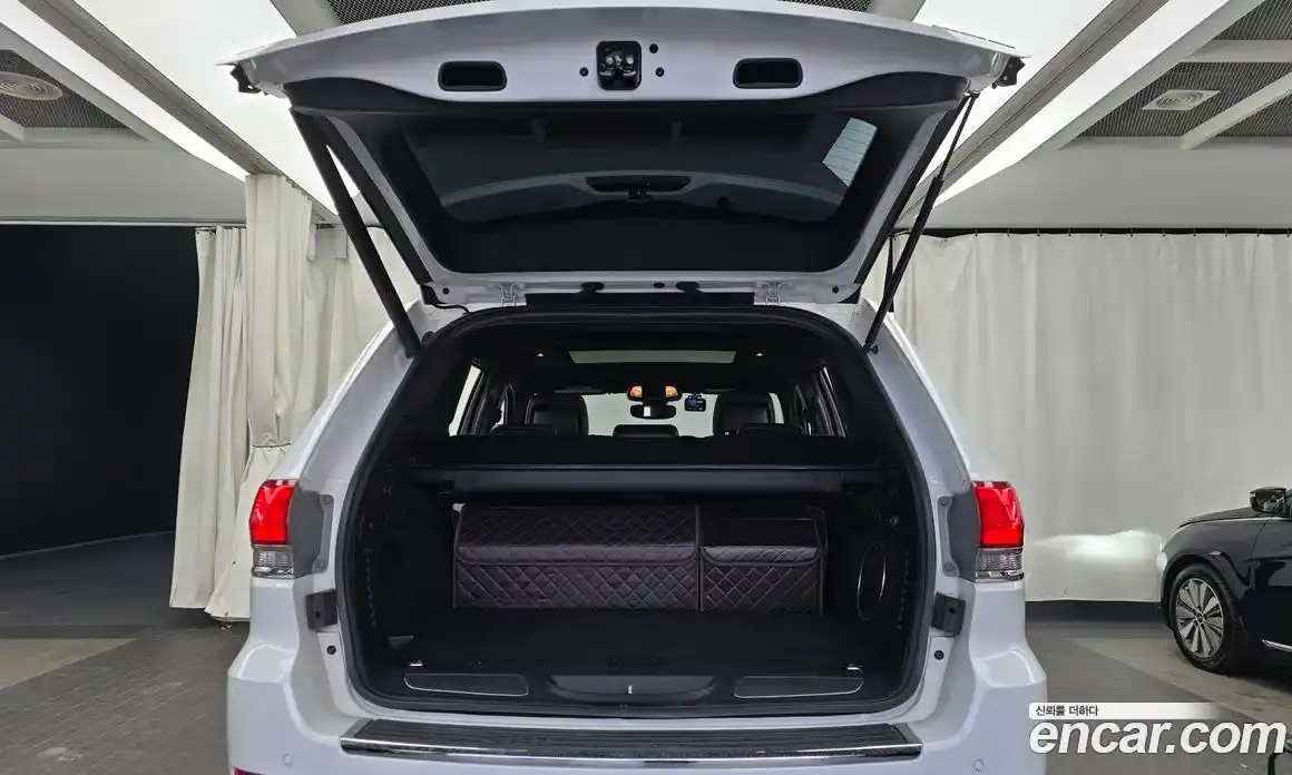 Jeep Cherokee 2019 3.6 Автомат в Москве № 169551, фото 14