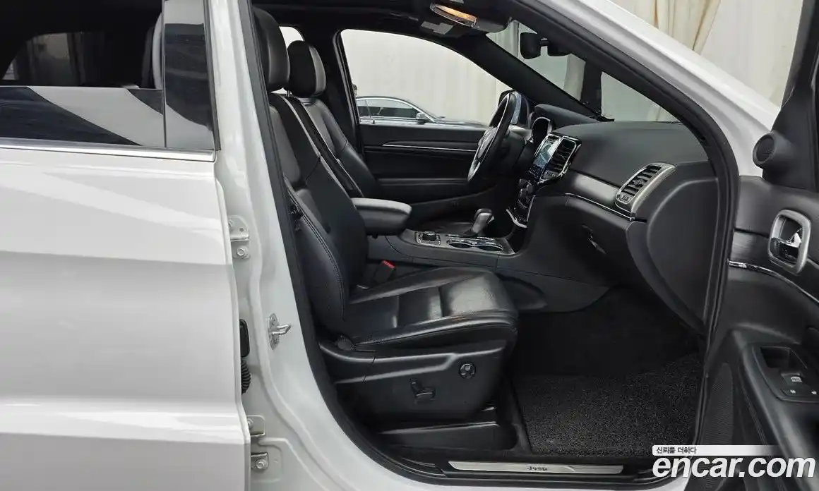 Jeep Cherokee 2019 3.6 Автомат в Москве № 169551, фото 17