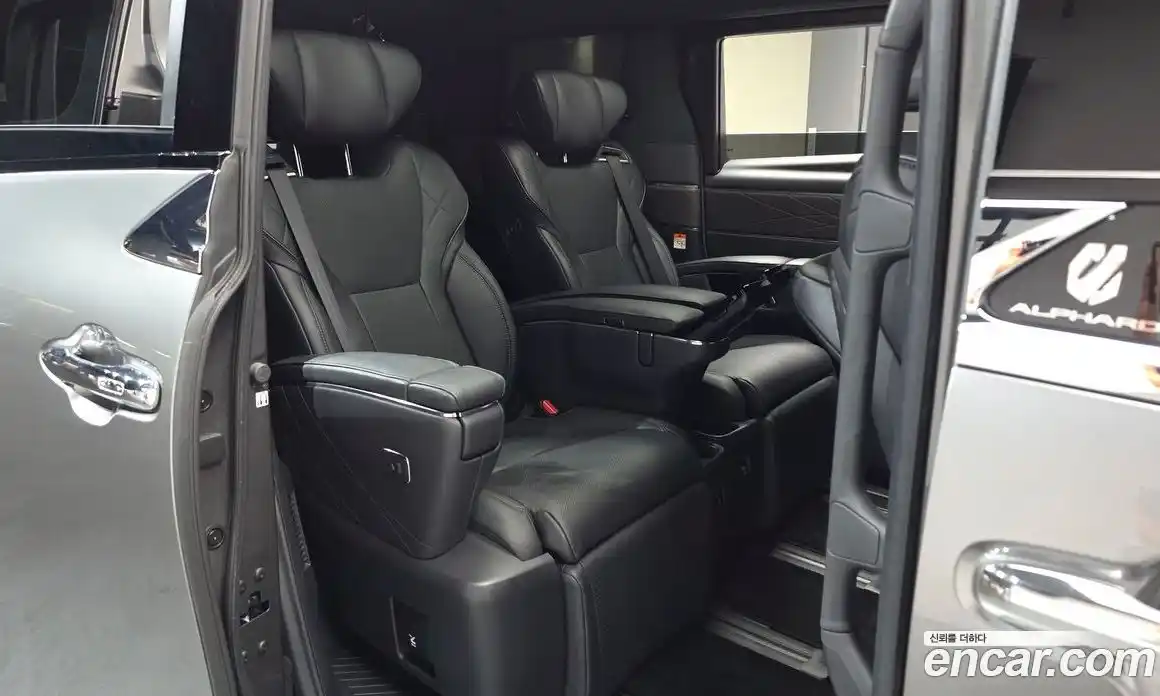 Toyota Alphard 2024 2.5 Автомат в Москве № 170127, фото 20