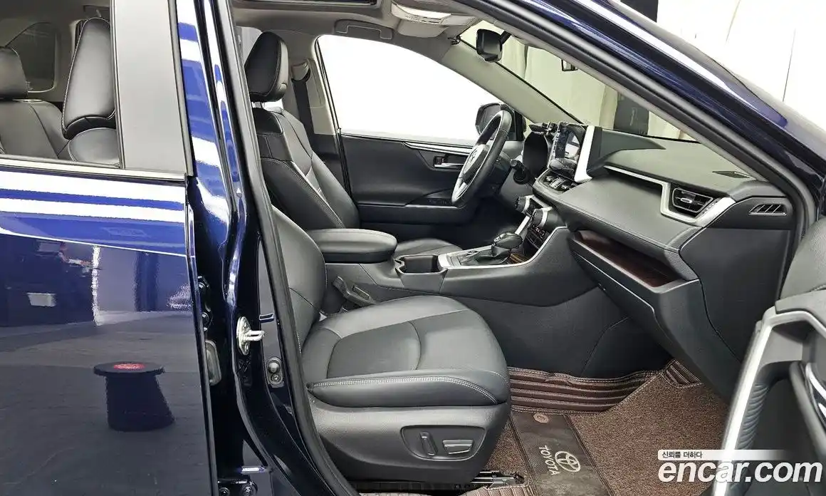 Toyota RAV4 2022 2.5 Автомат в Москве № 170313, фото 11