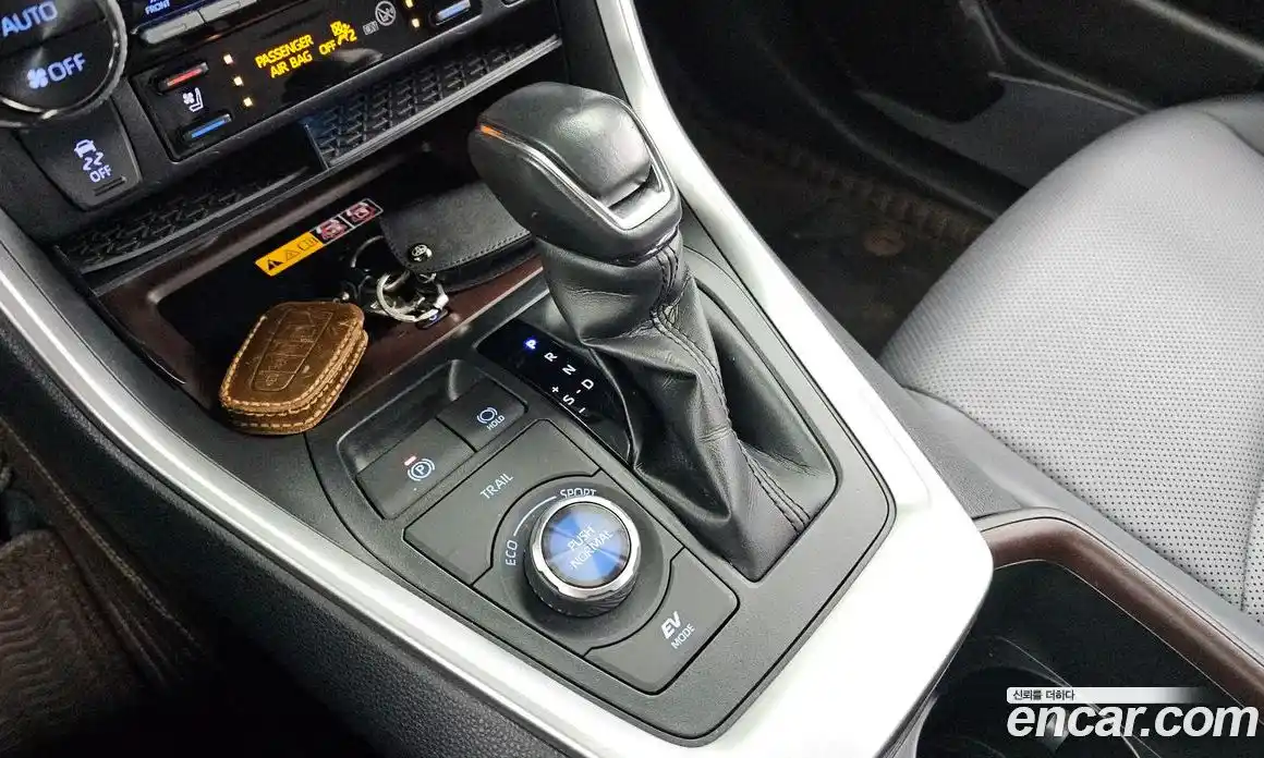 Toyota RAV4 2022 2.5 Автомат в Москве № 170313, фото 9