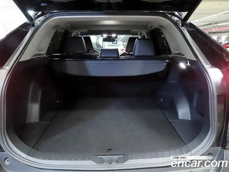 Toyota RAV4 2020 2.5 Автомат в Москве № 170331, фото 17