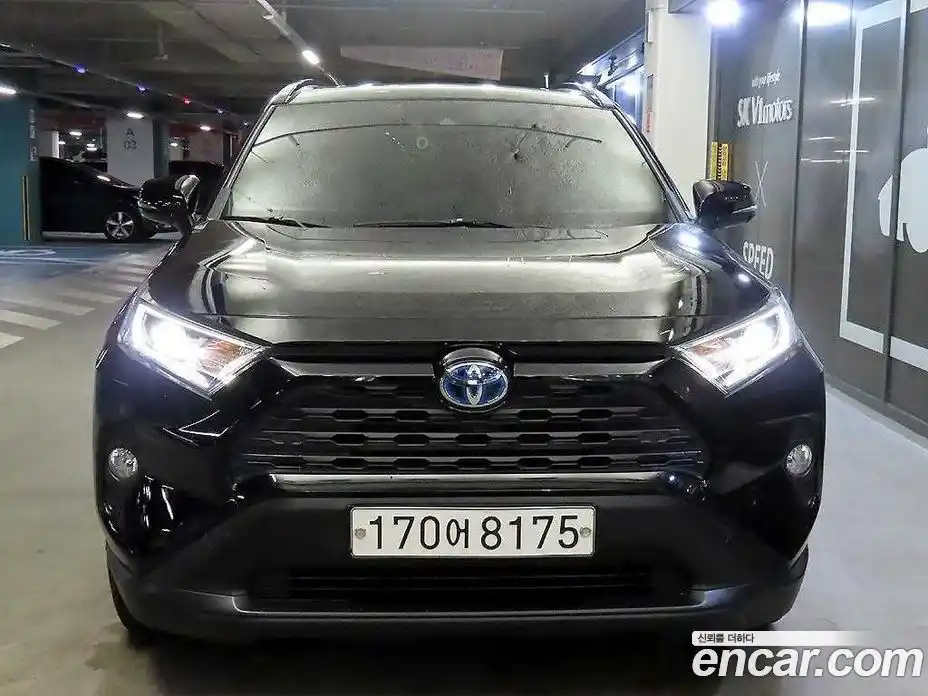 Toyota RAV4 2020 2.5 Автомат в Москве № 170331, фото 3