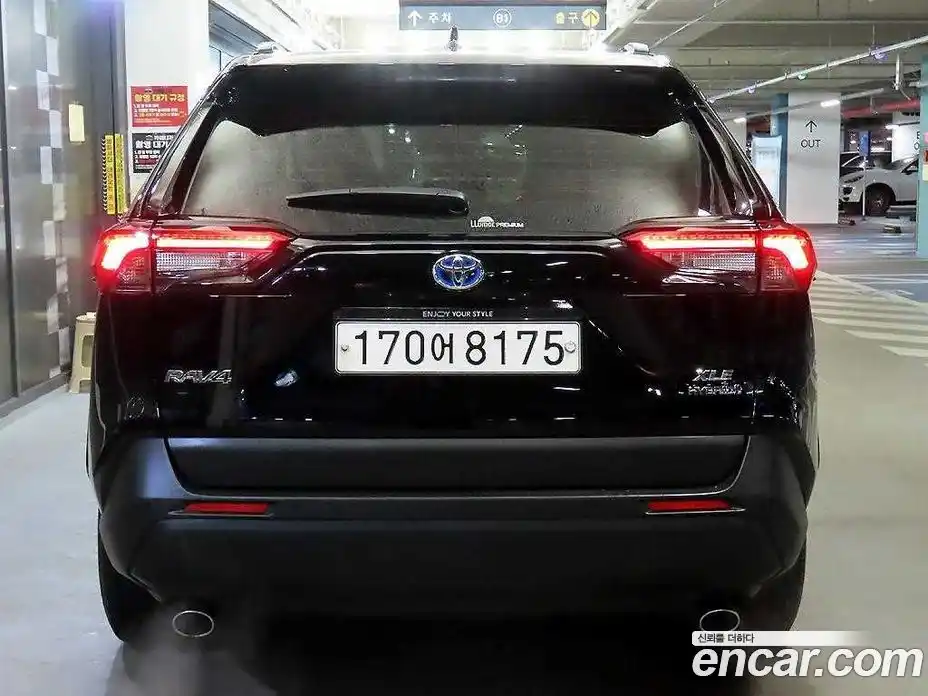 Toyota RAV4 2020 2.5 Автомат в Москве № 170331, фото 4