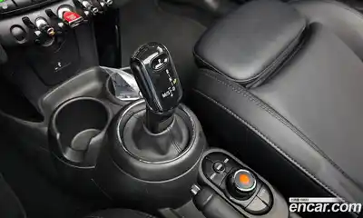 Mini Cooper Convertible 2021 1.5 Автомат в Москве № 184258, миниатюра 9