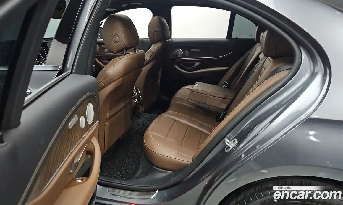 Mercedes-Benz E-Class 2021 2.0 Автомат в Москве № 194488, фото 3