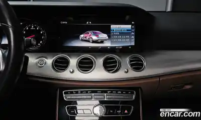 Mercedes-Benz E-Class 2019 2.0 Автомат в Москве № 194897, миниатюра 3