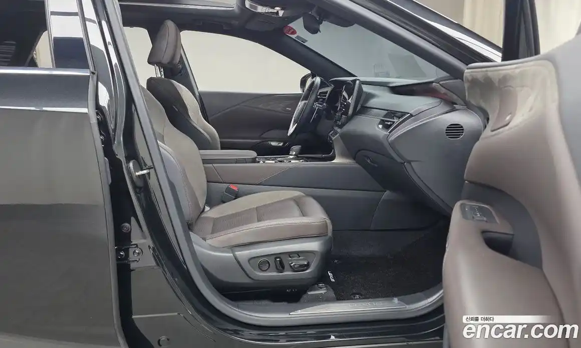 Lexus RX 2024 2.5 Автомат в Москве № 198785, фото 16