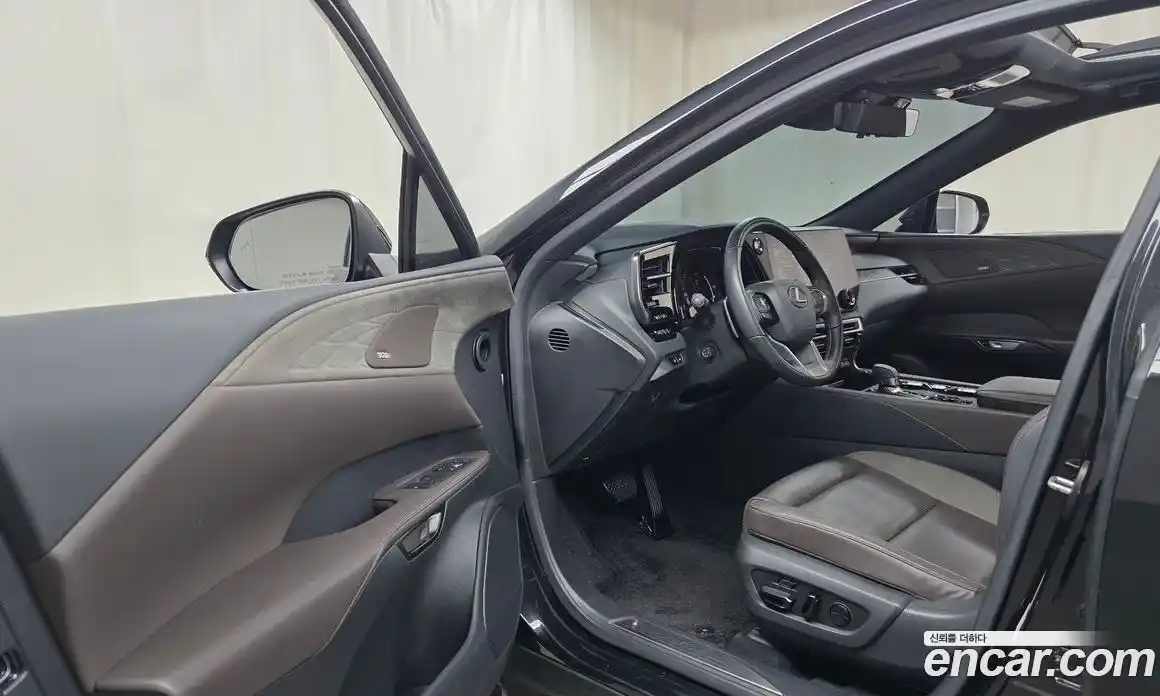 Lexus RX 2024 2.5 Автомат в Москве № 198785, фото 9