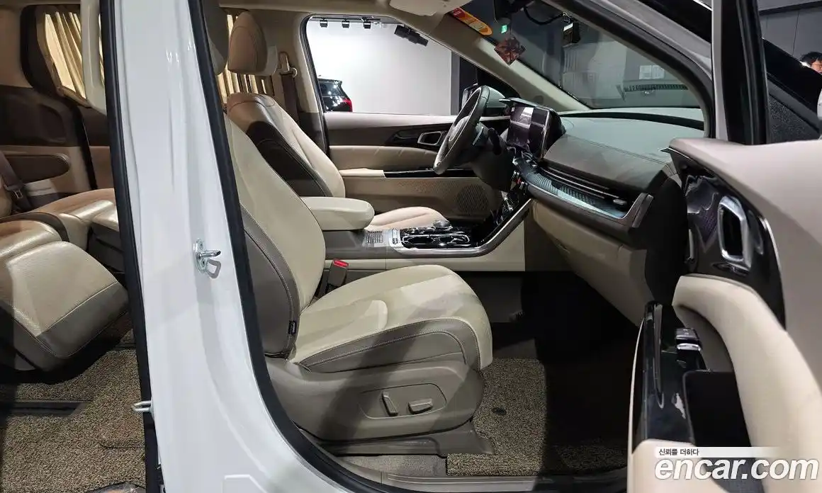 Kia Canival 2023 3.5 Автомат в Москве № 19946, фото 11