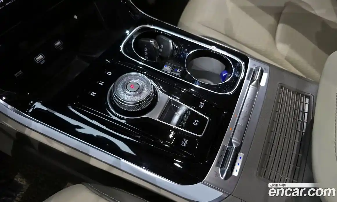 Kia Canival 2023 3.5 Автомат в Москве № 19946, фото 9