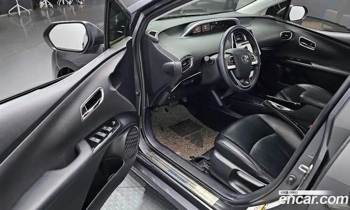 Toyota Prius 2018 1.8 Автомат в Москве № 199703, фото 14