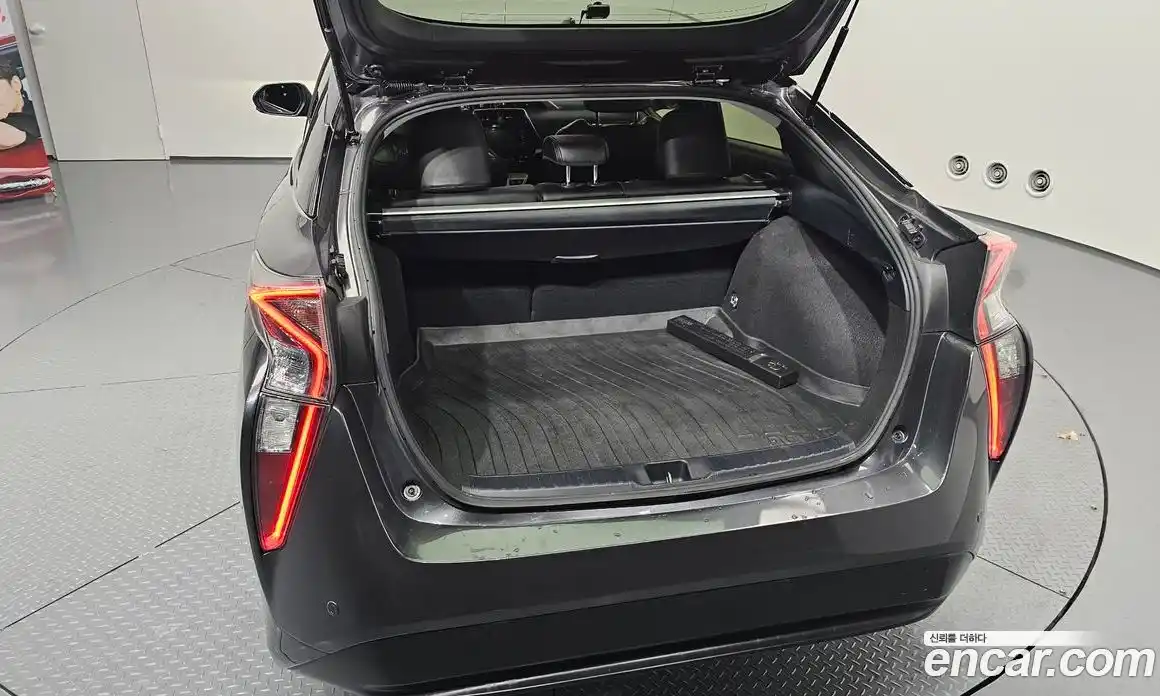 Toyota Prius 2018 1.8 Автомат в Москве № 199703, фото 20