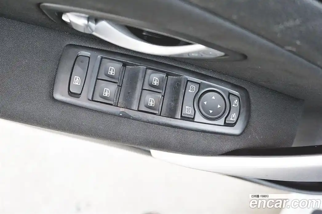 Renault SM3 2010 1.6 Автомат в Москве № 210035, фото 17