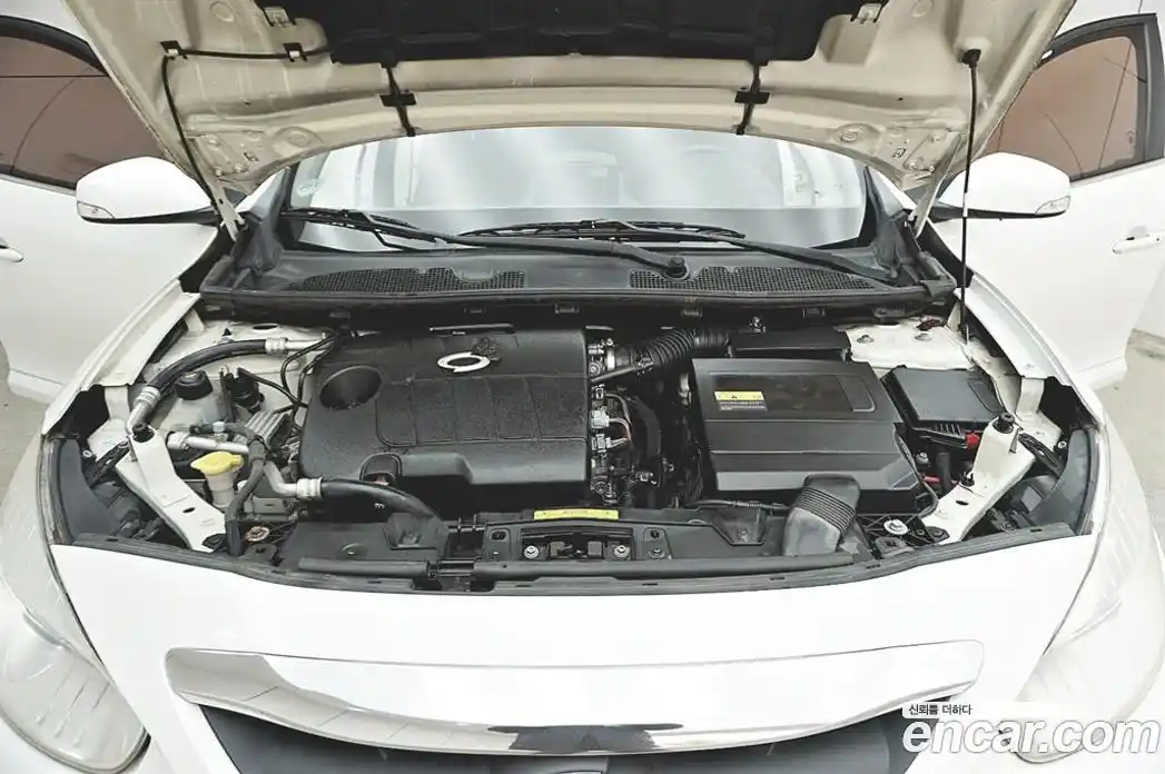 Renault SM3 2010 1.6 Автомат в Москве № 210035, фото 19