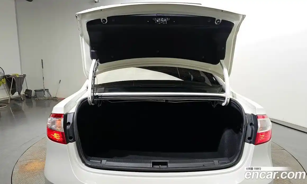 Renault SM3 2011 1.6 Автомат в Москве № 222244, фото 20