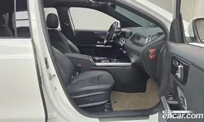 Mercedes-Benz GLA-Class 2023 2.0 Автомат в Москве № 222547, миниатюра 2