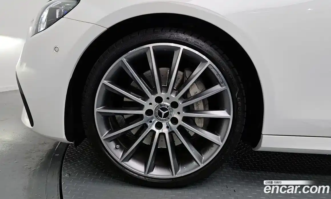 Mercedes-Benz E-Class 2022 2.0 Автомат в Москве № 224468, фото 3