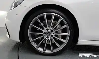 Mercedes-Benz E-Class 2022 2.0 Автомат в Москве № 224468, миниатюра 3