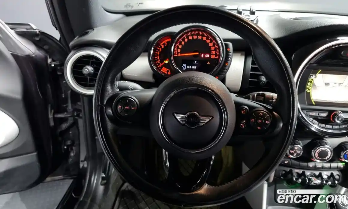 Mini Cooper 2015 1.5 Автомат в Москве № 224815, фото 18