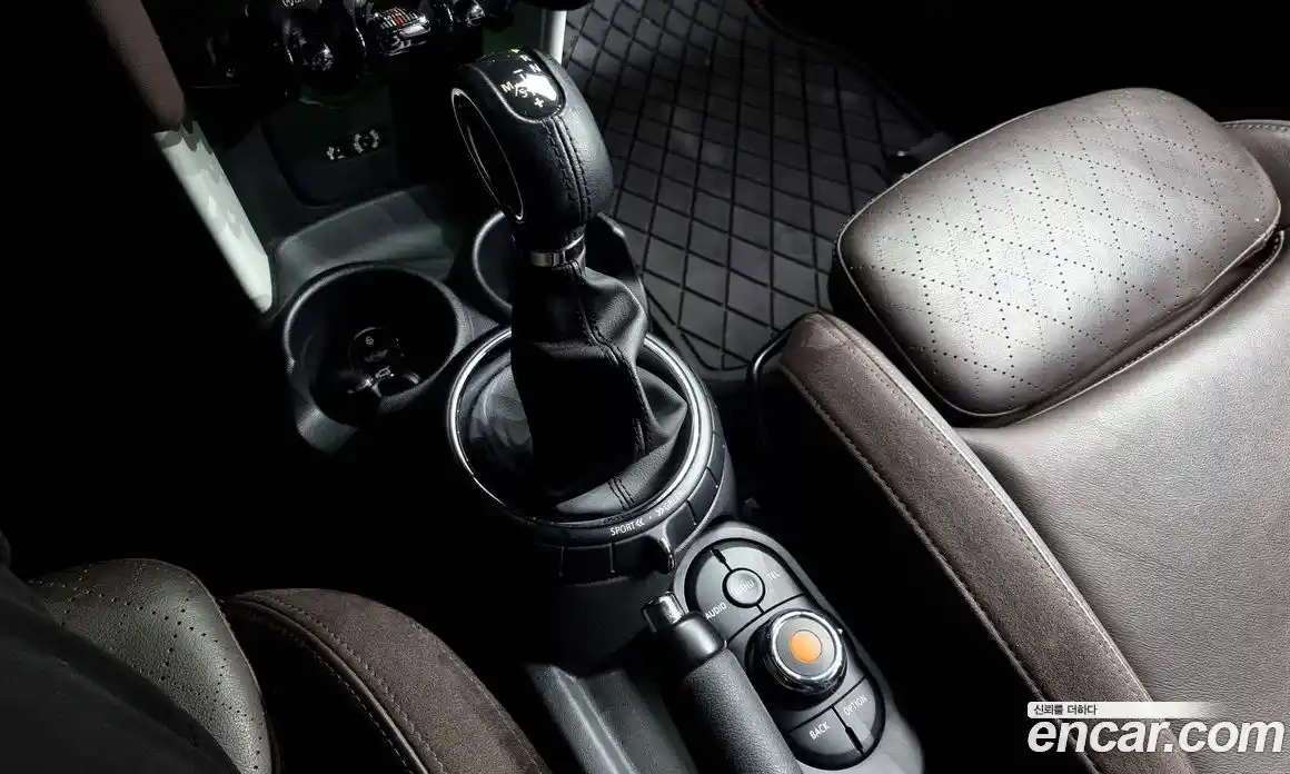 Mini Cooper 2015 1.5 Автомат в Москве № 224815, фото 6