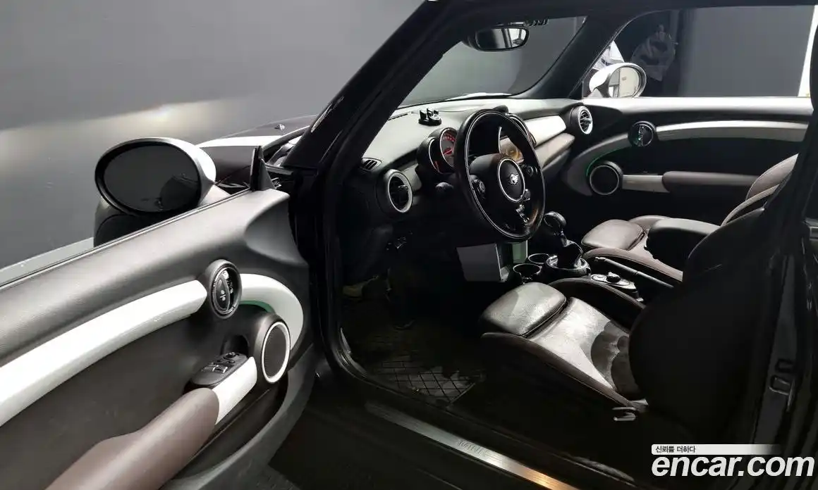 Mini Cooper 2015 1.5 Автомат в Москве № 224815, фото 9