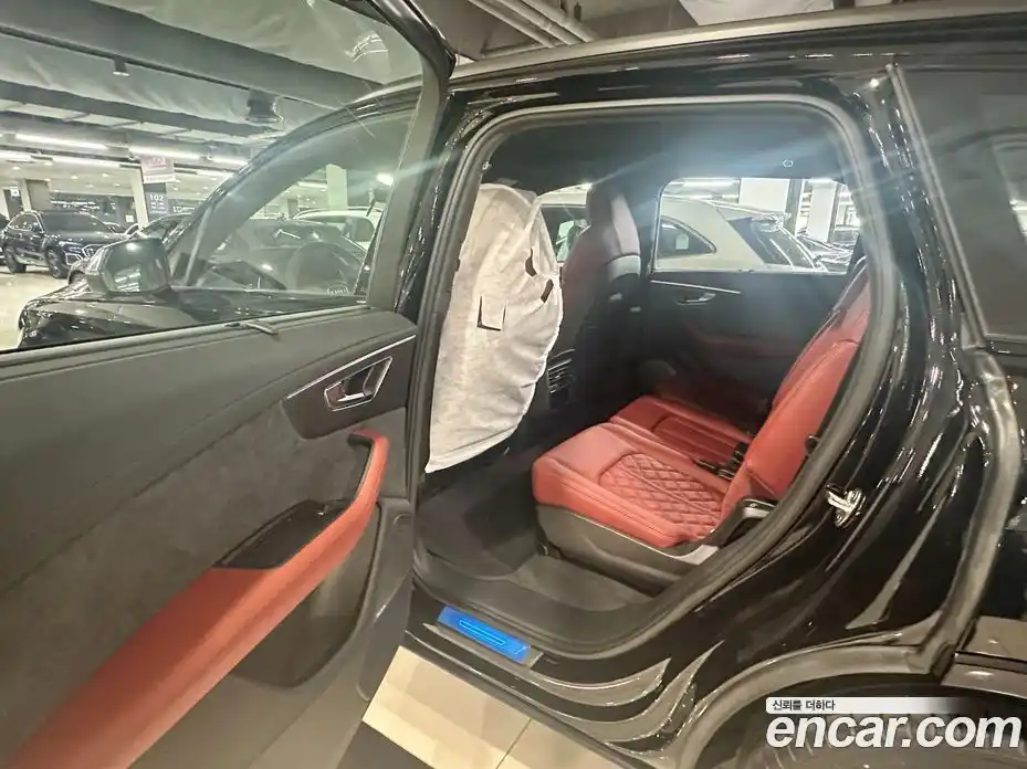 Audi SQ7 2026 4.0 Автомат в Москве № 230221, фото 11