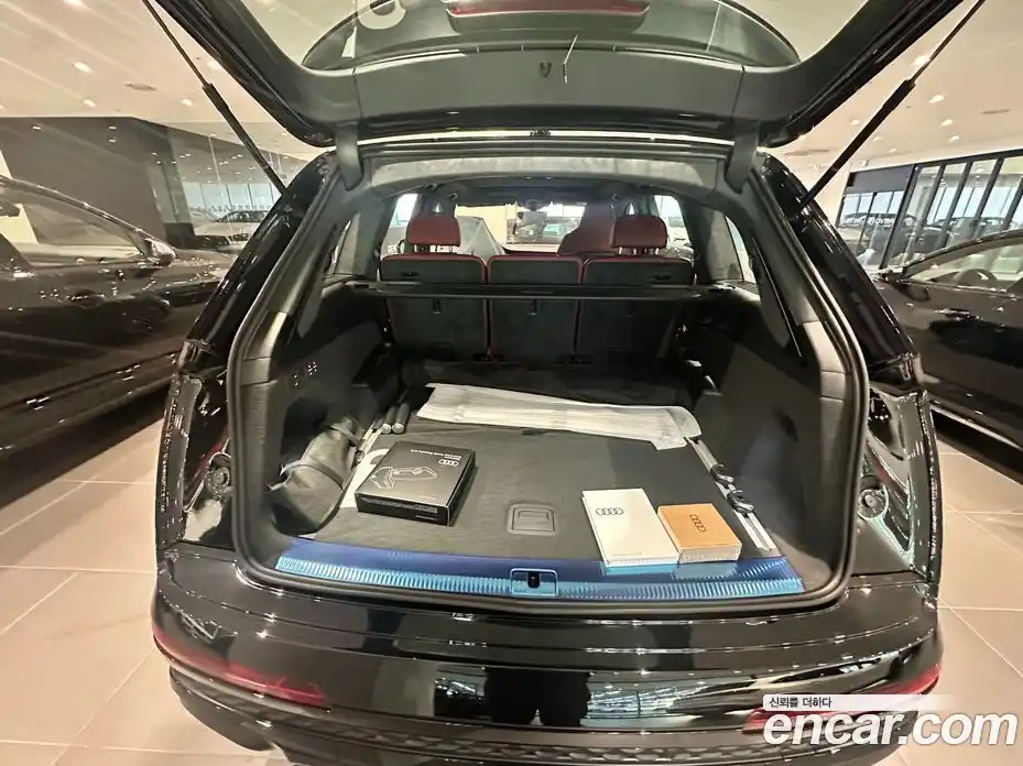 Audi SQ7 2026 4.0 Автомат в Москве № 230221, фото 9