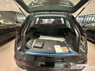 Audi SQ7 2026 4.0 Автомат в Москве № 230221, миниатюра 9