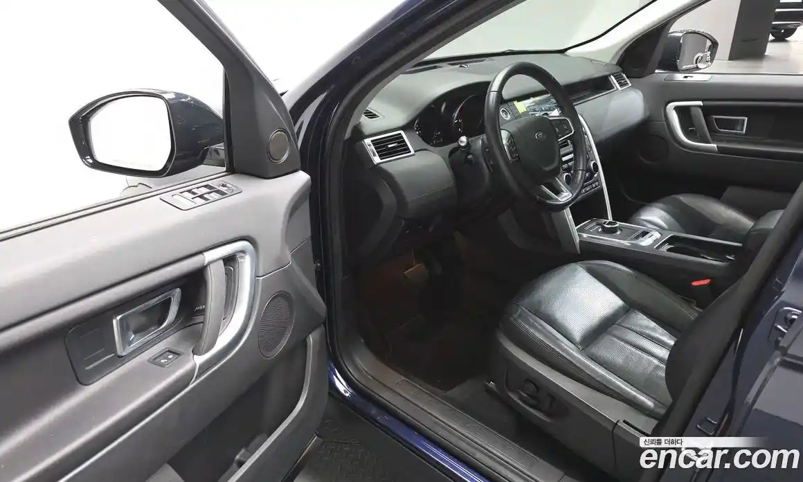 Land Rover Discovery Sport 2017 2.0 Автомат в Москве № 231292, фото 8