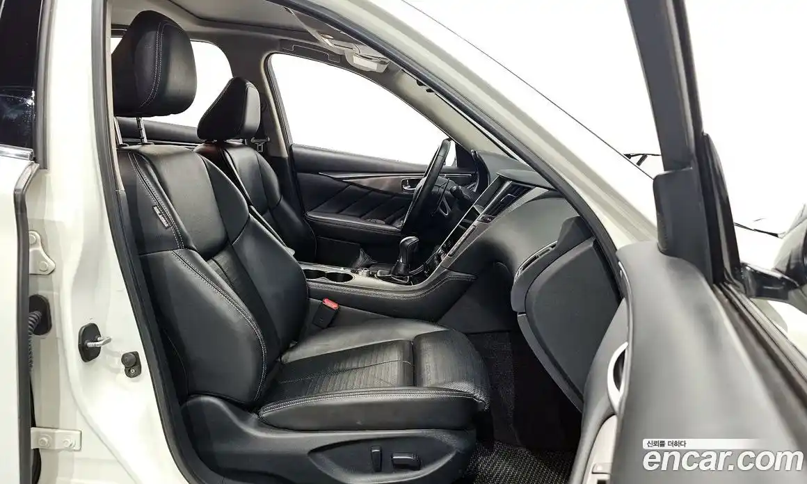 Infiniti Q50 2016 3.5 Автомат в Москве № 246697, фото 10