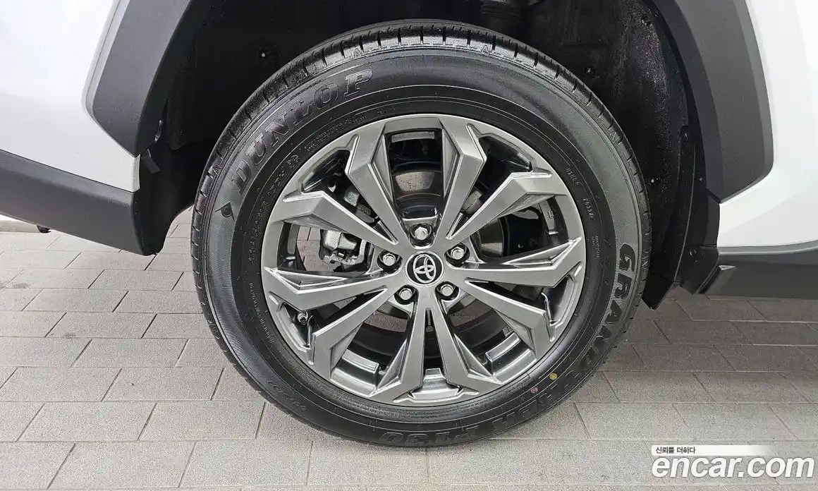 Toyota RAV4 2024 2.5 Автомат в Москве № 279234, фото 16