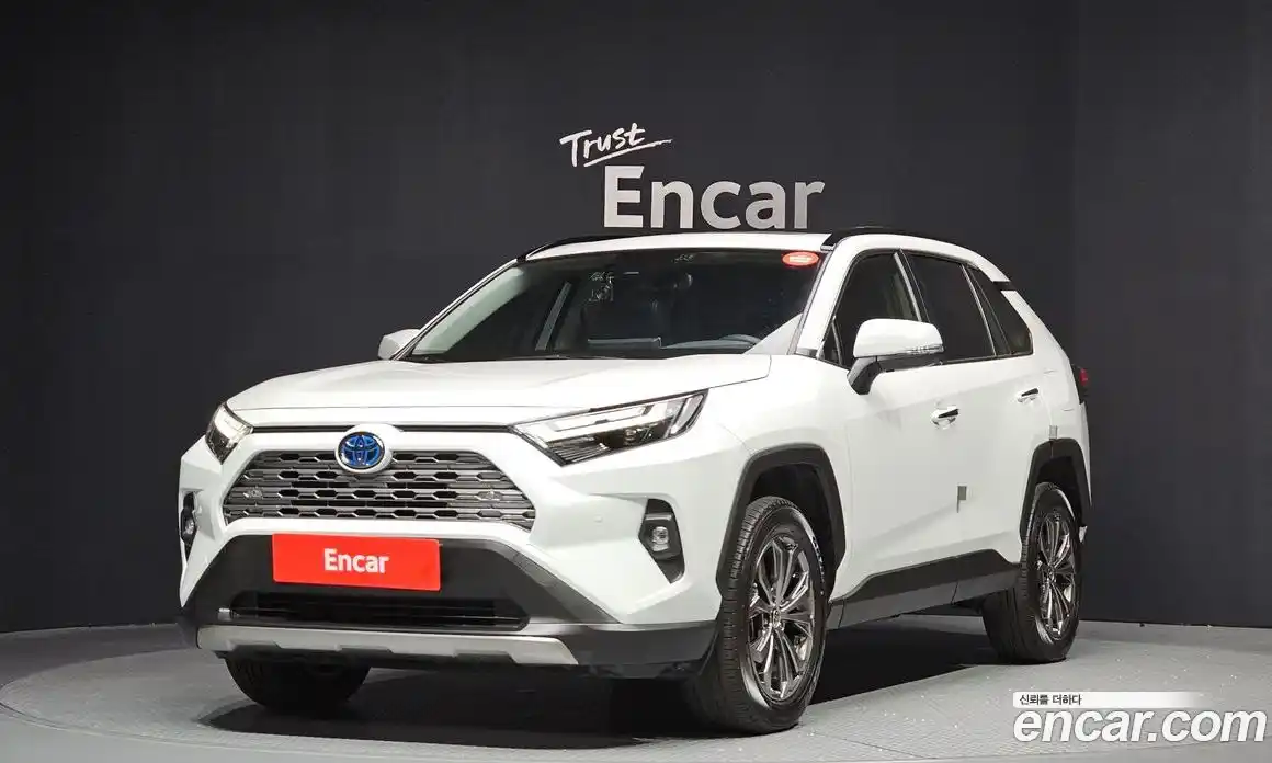 Toyota RAV4 2024 2.5 Автомат в Москве № 279234, фото 3