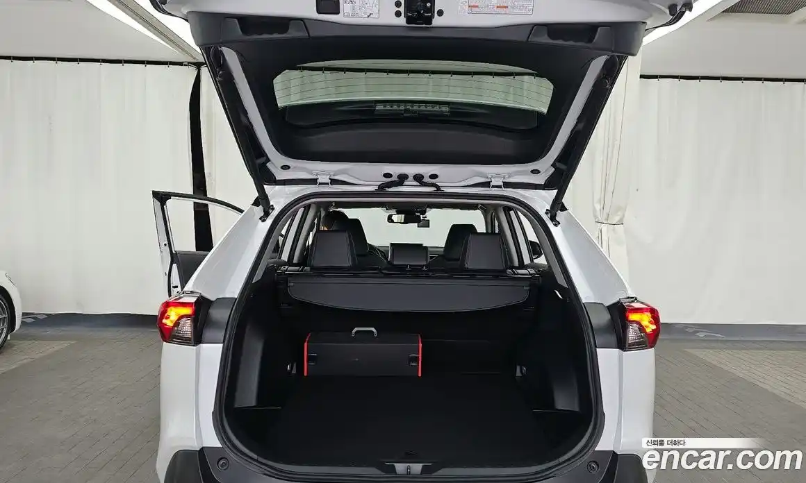 Toyota RAV4 2024 2.5 Автомат в Москве № 279234, фото 8