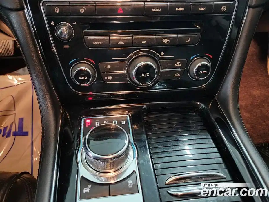 Jaguar XJ 2015 3.0 Автомат в Москве № 283976, фото 13