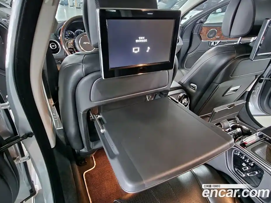 Jaguar XJ 2015 3.0 Автомат в Москве № 283976, фото 17