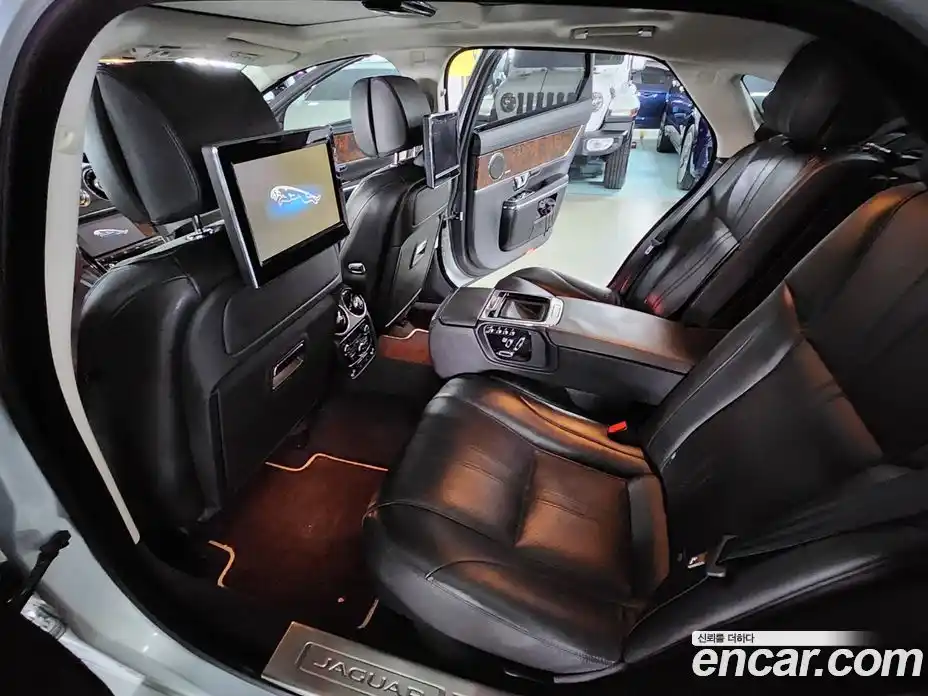 Jaguar XJ 2015 3.0 Автомат в Москве № 283976, фото 9
