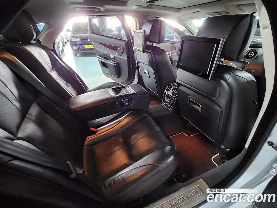 Jaguar XJ 2015 3.0 Автомат в Москве № 283976, фото 10