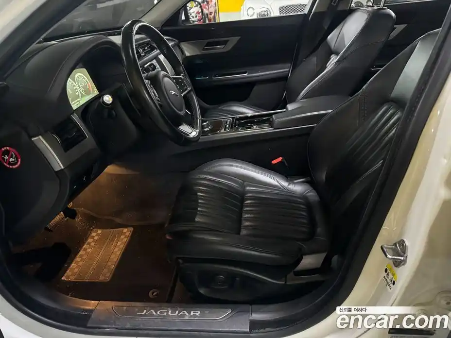 Jaguar XF 2018 2.0 Автомат в Москве № 305171, фото 11