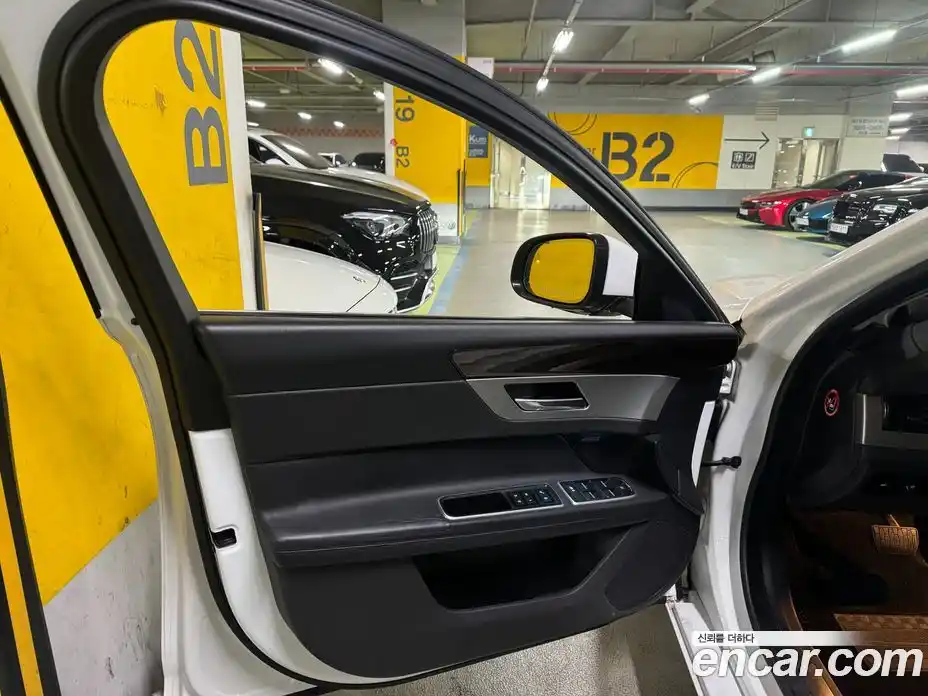 Jaguar XF 2018 2.0 Автомат в Москве № 305171, фото 10