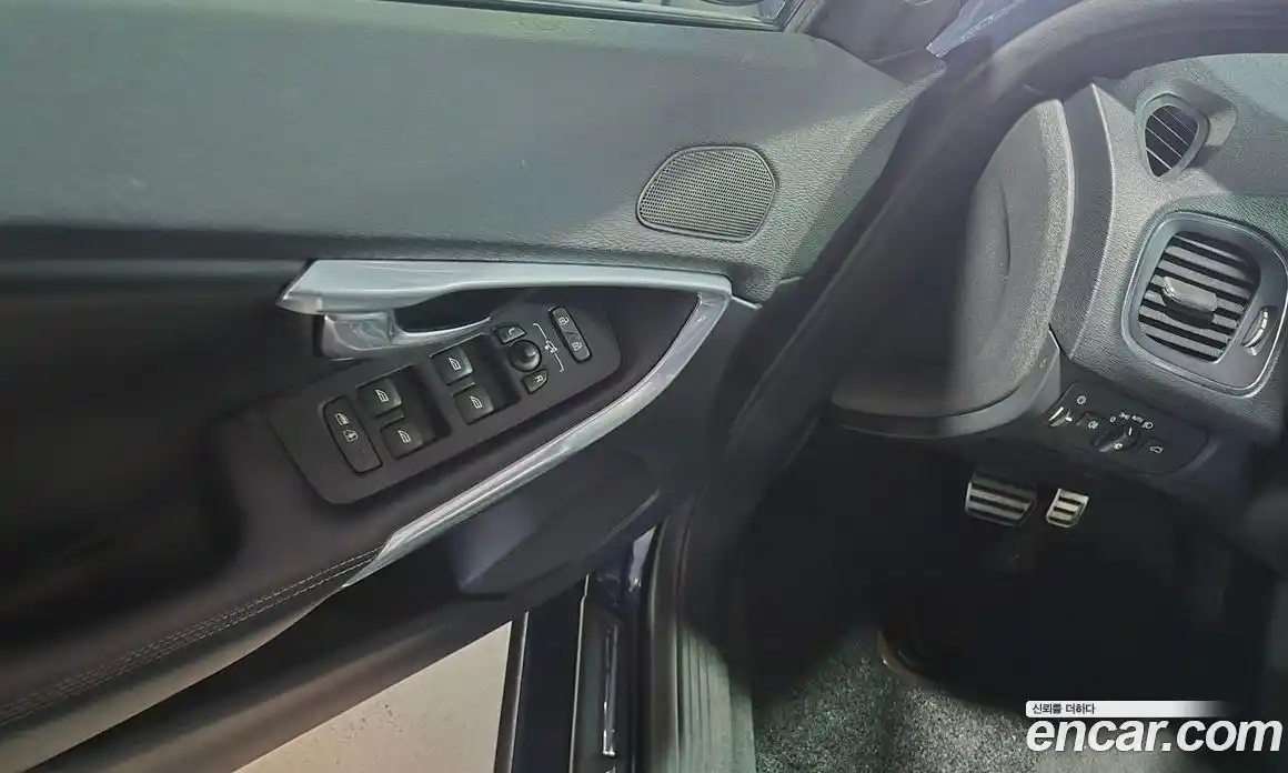 Volvo V40 2015 2.0 Автомат в Москве № 312503, фото 13