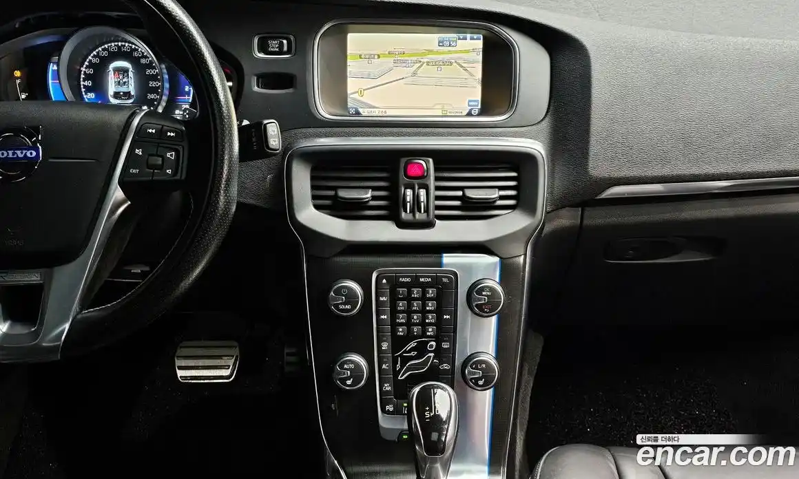 Volvo V40 2015 2.0 Автомат в Москве № 312503, фото 15