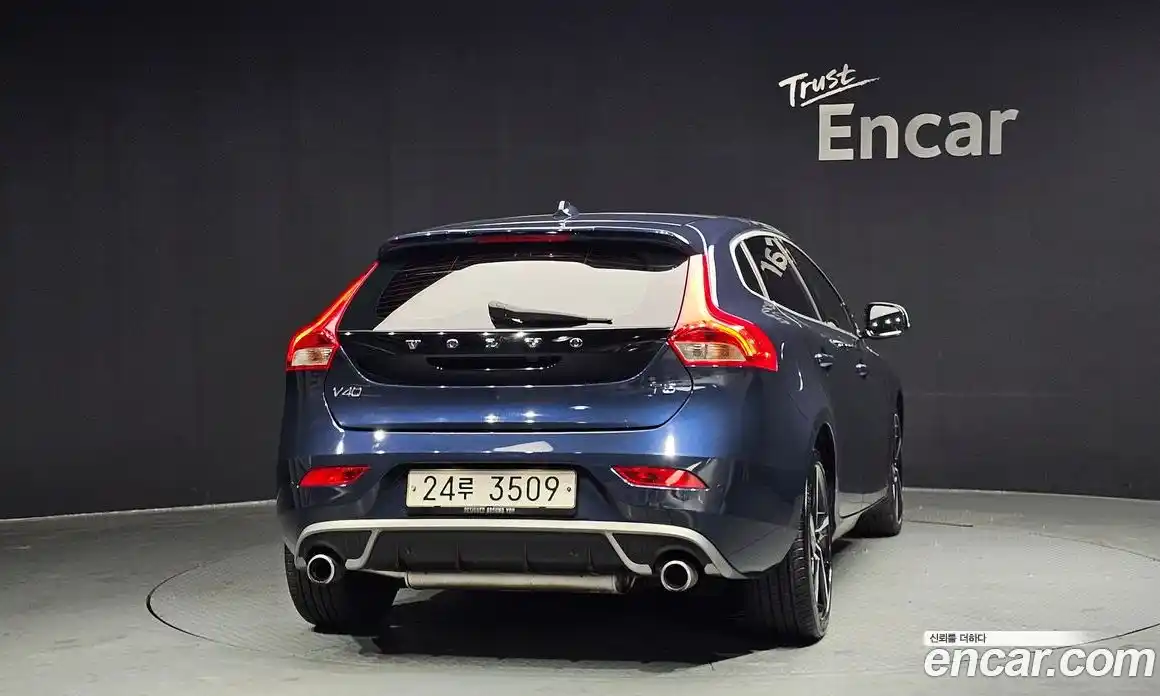 Volvo V40 2015 2.0 Автомат в Москве № 312503, фото 4